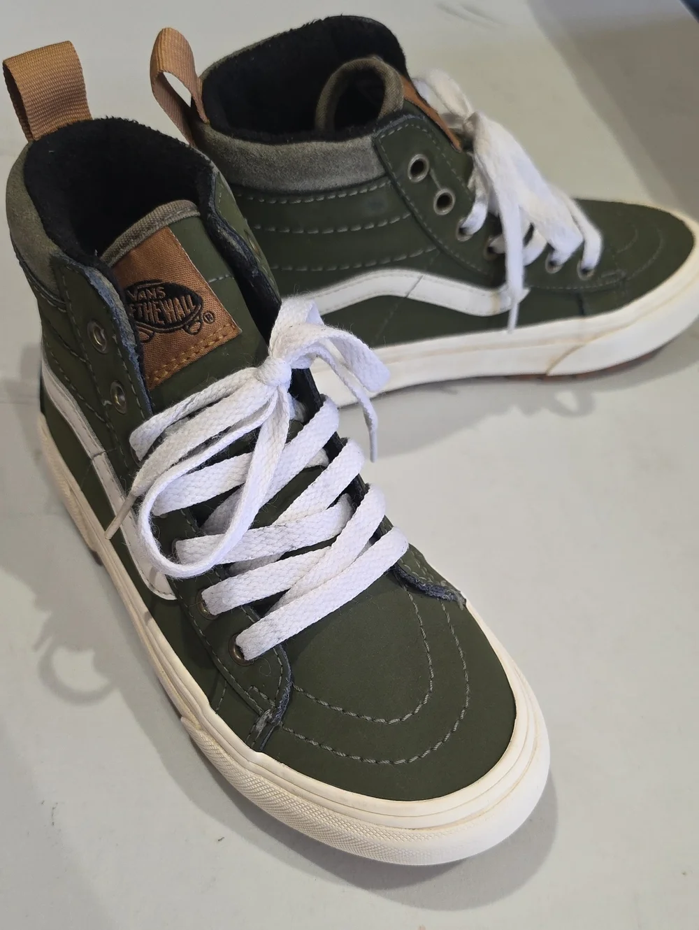 Vans MTE Kids High-Top Boots in Olive Green with White Stripe